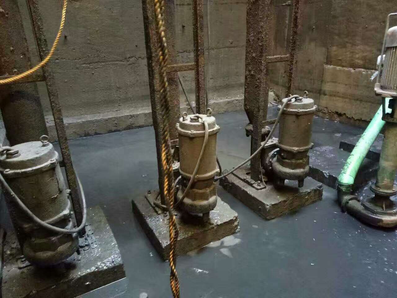 赣县污水池清理