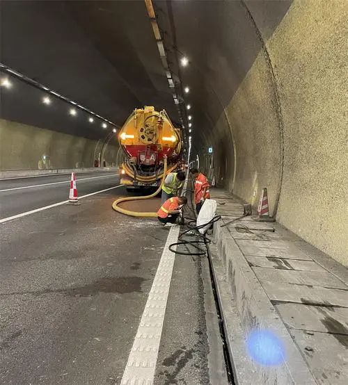 赣县隧道排水渠清淤